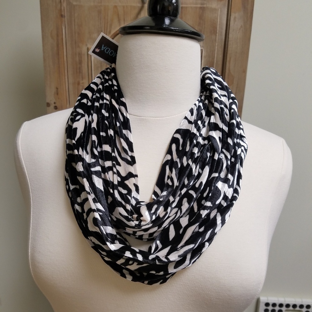 NWT Velveteen Zebra Stripe Infinity Scarf